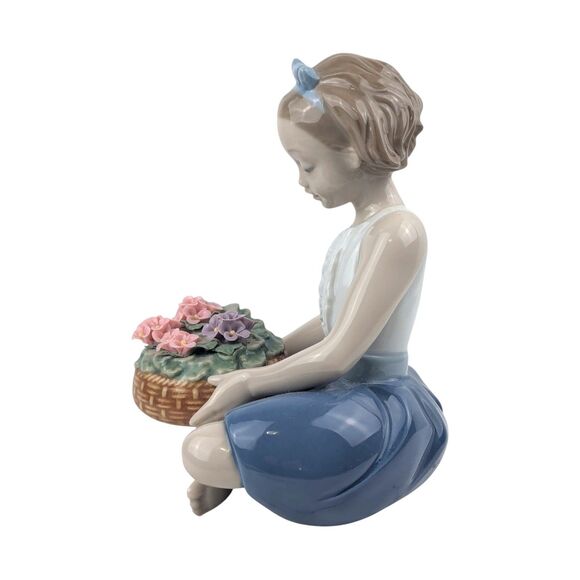 2010 Lladró "Basket of Love" Figurine: Annual Piece Girl with Flowers - Picture 5 of 7
